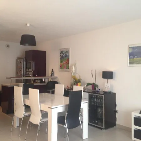 Maria Yourhosthelper Apartment *
